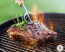 „Ami a grillezett húst illeti, magas hőmérsékleten olyan vegyületek képződnek, amelyeket a tudósok a rákkeltés szempontjából veszélyesnek minősítenek” – idézte a lap Zuhra Pavlova endokrinológust.

