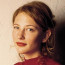Cate Blanchett első főszerepét az 1997-es Játék és szenvedély című romantikus kosztümös filmben játszotta, ez idő tájt fellépett a híres londoni Old Vic színpadán is. A kiugrást az I. Erzsébet angol királynő ifjúkorát elbeszélő Elizabeth hozta meg 1998-ban – a filmért Oscar-díjra jelölték, ám a szobrocskát végül&nbsp;Gwyneth&nbsp;Paltrow&nbsp;vihette haza a szintén Erzsébet korában játszódó Szerelmes Shakespeare-ért.
