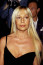 Donatella Versace fiatalon igazi természetes szépség volt, aki azonban valószínűleg nem volt elégedett saját külsejével, így folyamatosan változtatott arcán a plasztikai sebészek segítségével.
