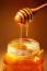 Méz: A méz természetes köhögés elleni szer, és segít enyhíteni a torokfájást is. Adj hozzá egy kanál mézet a gyömbérteához vagy egyszerűen fogyaszd önmagában.
