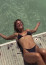 Az úszónő a nyár egy részét természetesen vízparton töltötte: július végén káprázatos bikinis videót is posztolt magáról.
