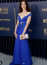 Anne Hathaway ebben a kék, övvel díszített Versace estélyiben csak úgy ragyogott a vörös szőnyegen!
