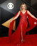 Kylie Minogue egy piros&nbsp;Dolce&amp;Gabbana estélyiben pompázott.
