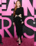Lindsay Lohan egy Alexandre Vauthier 2023-as tavaszi couture kollekciójából származó fekete, kristályöves ruhában jelent meg a Bajos Csajok&nbsp;musicalfilmjének premierjén, New Yorkban.
