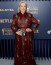 Meryl Streep egy áttetsző bordó Prada ruhát választott az eseményre.
