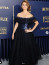 Penelope Cruz ebben a gyöngyökkel díszített, ejtett vállú Chanel estélyiben pózolt a vörös szőnyegen.
