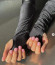 A híres énekesnőnek, Lily Allennek rágógumi rózsaszín manikűr és pedikűr is készült.

