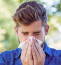 Az Országos Közegészségügyi Intézet (OKI) korábbi felmérése szerint a lakosság mintegy 20 százaléka szenved - orvos által diagnosztizált - pollenallergiában, de egyes becslések szerint valójában legalább a magyarok 30 százaléka szenvedi meg a jó időt. Ugyebár sokan nem mennek el az allergiavizsgálatra.
