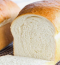 A lényeg a légmentes lezárás: ezzel a módszerrel a kenyér megőrzi állagát és ízét. Ezután a kenyeret szobahőmérsékleten kell hagyni felolvadni. Persze gondolkodjunk előre, mikor szeretnénk fogyasztani, mert ennek kell idő.
