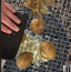 Ezután egy rácson keresztül a főtt krumplit egy tálba préseli, de a héj a tetején marad. Aztán rögtön semmi perc alatt el is készíthetjük az ízletes krumplipürét.
