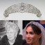 A középső részt kilenc kisebb gyémánt veszi körül, a tiara sávos része pedig 11 bonyolult csillogó részből áll, beleértve az oválisokat és a különböző méretű gyémántokkal díszített burkolatot. A tiara azután került II. Erzsébet gyűjteményébe, hogy 1953-ban Mária királyné elhunyt.
