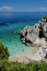 1.&nbsp; Görögország

A listán az első helyet Kalymnos foglalja el, egy kevésbé ismert sziget Görögországban, melyet eldugott kis öblök és hihetetlenül kék vizek jellemeznek, ráadásul&nbsp;mintegy 40 perces hajóútra van Kos szigetétől. A második és harmadik helyen is két görög sziget áll,&nbsp;Thászosz és&nbsp;Lefkáda, ez utóbbira egy 1 hetes nyaralás repülőjeggyel és szállással júniusban személyenként már átlagosan 105.000 forinttól elérhető.
