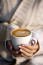 Egy koffeintartalmú ital, például kávé fogyasztása akkor, amikor a kortizolszintünk&nbsp;a legmagasabb, nem biztos, hogy túl sok hatást fejt&nbsp;ki.&nbsp;
