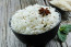 De milyen további előnyei vannak annak, ha beáztatjuk a rizst főzés előtt? Nos, Rujuta Diwekar táplálkozási szakértő szerint a rizs beáztatása után a köret gyorsabban megfő, a textúrája sokkal jobb lesz, valamint könnyebben emészthetővé válik, de a víznek hála a fitinsav is lejön a rizs felületéről, ami bizony nagyon hasznos egészségünk szempontjából.
