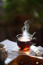 Ahogyan a Mirror is írja, a Tea Advisory Panel által végzett kísérletből kiderült, hogy napi két csésze tea elfogyasztása jelentősen csökkentheti a stresszt, ezáltal az elalvásban is segít, továbbá az alvás minőségét is rendkívül pozitívan befolyásolja, különösen igaz ez egyes teafajtákra.
