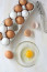 A vizes tojásfehérjét Dean Harper szakács szerint a termék nem megfelelő tárolási módja okozhatja. Ennek következtében a tojás nem úgy sül majd meg, ahogyan kellene, de az élelmiszer eltarthatóságát és ízét is befolyásolja a rossz tárolás.
&nbsp;
