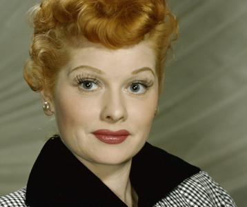 Ikonikus vörös frizurájával vált híressé Lucille Ball, ám meglepő oka van annak, miért festette át eredeti hajszínét