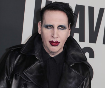 Egy videoklip forgatása közben, stábtagok előtt erőszakolhatta meg menyasszonyát Marilyn Manson