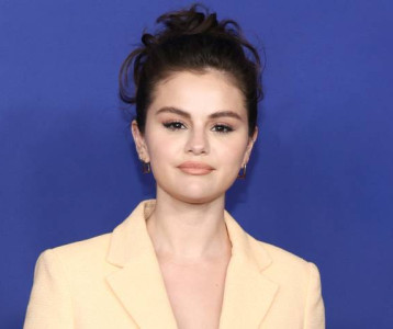 Selena Gomez a legnagyobb trendet viselte a vörös szőnyegen: mindenki odáig van most az ilyen szettekért