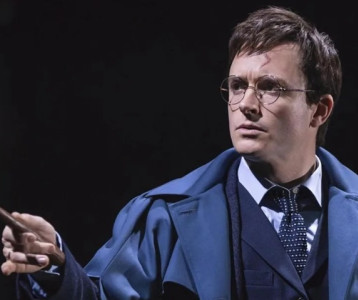 Botránytól hangos a Broadway: kirúgták a címszereplőt a nagysikerű Harry Potter-darabból