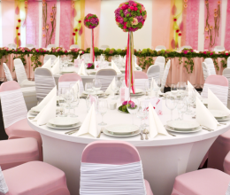 Esküvői dekoráció pinkben