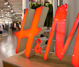 Így ejtik a menő dizájner márkát, amivel idén összeáll a H&M