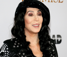 Szikrázott köztük a levegő: Cher és 40 évvel fiatalabb szerelme a vörös szőnyegen mutatták meg, mennyire imádják egymást - Fotók
