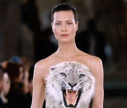 Polgárpukkasztó divatbemutató a párizsi divathéten: a Schiaparelli márka új kollekciója kiverte a biztosítékot