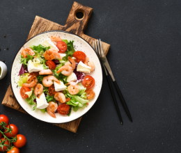 Most a tengeri herkentyűk rajongóinak kedvezünk: Mutatjuk a tökéletes grillezett garnélarákos saláta legtutibb receptjét