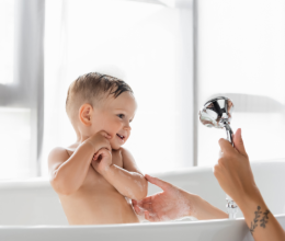 Egy gyerekorvos sokkoló véleménye: Ilyen gyakran kéne valójában fürdeniük a gyerekeknek