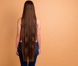 32 éve növeszti a haját az ukrán Aranyhaj: a tízéves ikerlányai is az ő példáját követik - Fotók