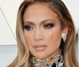 Jennifer Lopez stílusos manikűrjét te is imádni fogod: ez az idei szezon legmenőbb körömtrendje