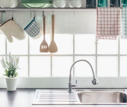 Súlyos hibát vétesz, ha ezt a 6 dolgot a mosogatóba öntöd: sokkal nagyobb kárt okozol, mint hinnéd