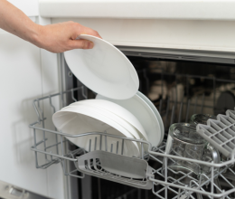5 dolog, amit sose pakolj a mosogatógépbe: visszafordíthatatlan károkat okozhatsz, ha mégis így teszel 