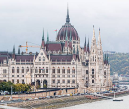 Sokkoló: Rakétatámadással fenyegették meg a magyar parlament épületét, a rendőrség azonnal akcióba lépett