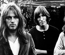 Három évtized után az ukrajnai háború hatására jelent meg egy új Pink Floyd-szám 