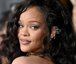 Rihanna felszántotta a vörös szőnyeget a Golden Globe-gálán: régen láttunk már ilyen álomszép estélyit – fotók 