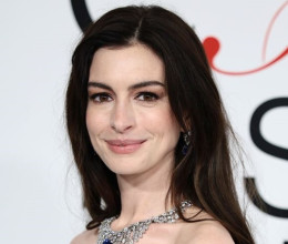 Mindenki Anne Hathaway-t nézte a vörös szőnyegen: a színésznő viselte a legszebb és legkülönlegesebb ruhát