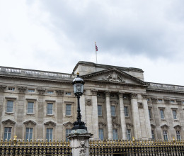 Súlyos balhé volt a Buckingham-palotánál, a rendőrségnek is közbe kellett lépnie