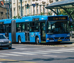 Lelökték a buszról a budapesti férfit, amputálni kellett a lábát