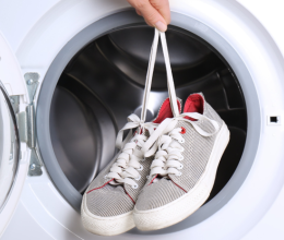 Így kell helyesen mosni a cipőket mosógépben: nem mennek tönkre, ha ezekre figyelsz