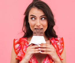 Kutatás igazolja: ha ebben az időtartamban fogyasztod a csokit, nemhogy nem hizlal, de még fogyhatsz is vele
