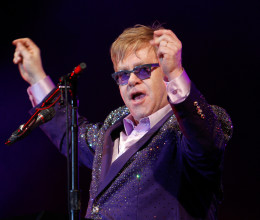 Extrém magasélet: nézz be Sir Elton John egykori otthonába - csillagászati összegért árulja luxuslakását a visszavonult énekes