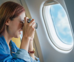 Nagy bajba is kerülhetsz, ha nem tartod be a fotózásra vonatkozó szabályokat a repülőn!