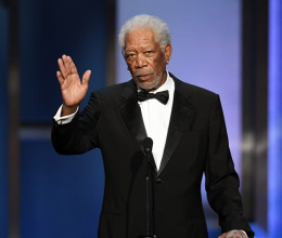 Súlyos dolog áll a háttérben: ezért visel gyakran csak egy fél pár kesztyűt Morgan Freeman