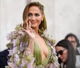 Mindenki Jennifer Lopez tavaszi csizmáját akarja - Ez az irtó szexi darab lesz a szezon legmenőbb lábbelije