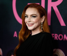 Lindsay Lohan kristályöves estélyiben tündökölt az új Bajos Csajok film premierjén