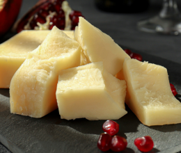 Felejtsd el a trappistát: Ez a sajt sokkal egészségesebb és egy forinttal sem kell többet költened rá!