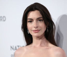 Anne Hathaway-t régen mindig elfogta az undor, ha csókjelenetre került a sor, de nem a partnerei tehettek róla