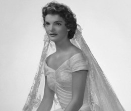 Jackie Kennedy viselte minden idők egyik legszebb menyasszonyi ruháját: az egykori First Lady sosem szerette igazán a mesés kreációt